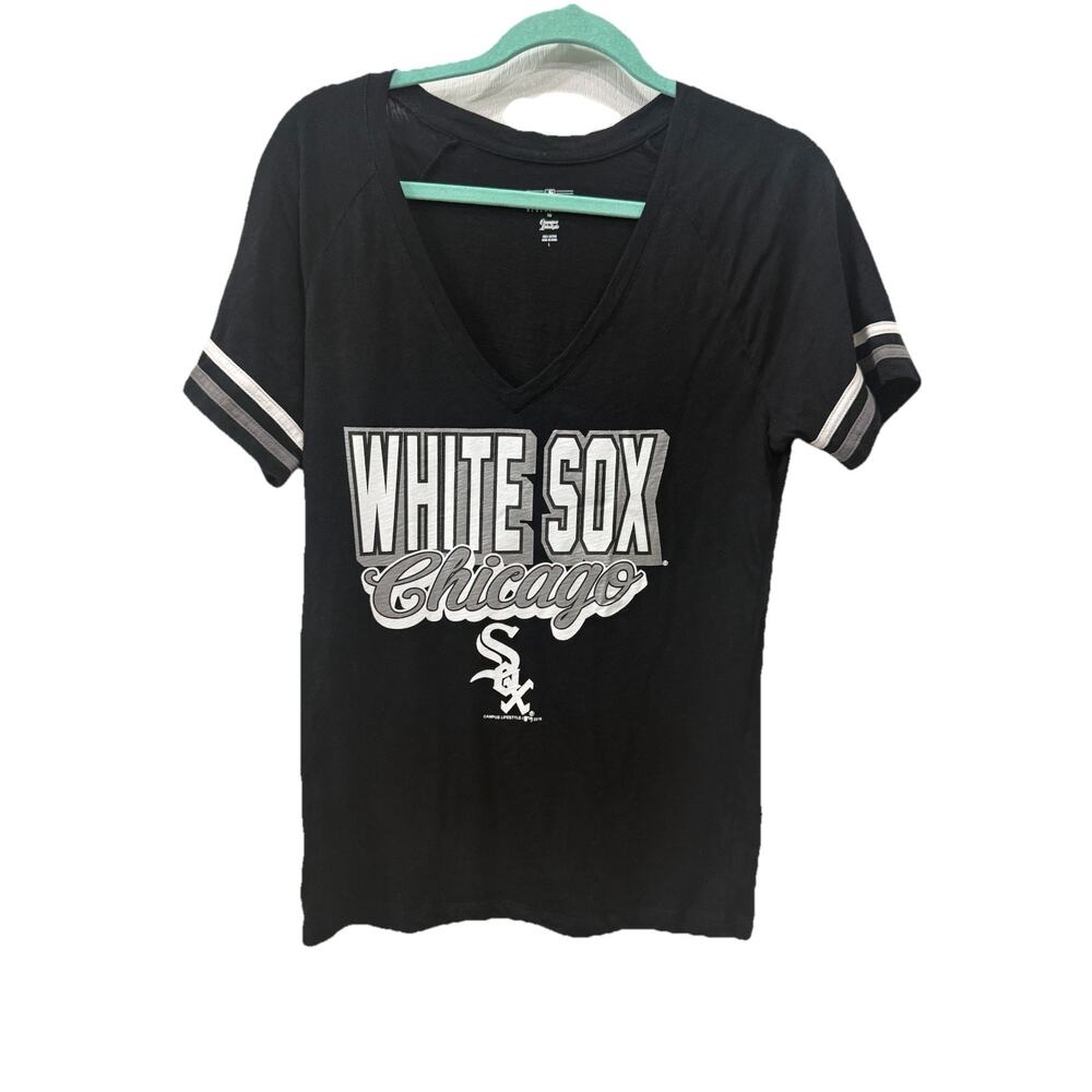 Chicago White Sox Women’s Large Black V-Neck MLB Graphic Tee Campus Lifestyle